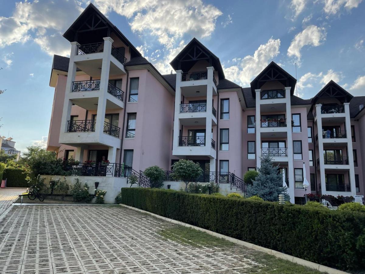 Stunning 2-Bed Apartment In Sea Resort Varna Св. Св. Константин и Елена Екстериор снимка